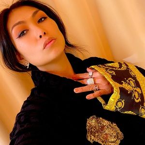 Love Fashions that including hair, makeup, nails..